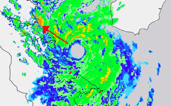 Gió bão số 10 thổi mạnh từ 20 giờ hôm nay, người dân hạn chế ra đường
