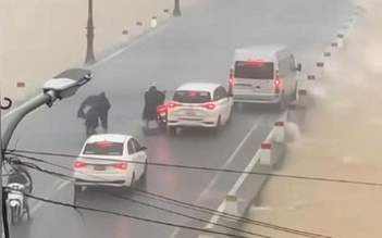 Bão số 10: Hành động đẹp của tài xế xe tải làm 'lá chắn' giữa mưa gió