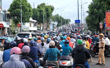 Hết lễ 2.9: Sáng nay, đường phố TP.HCM nhộn nhịp trở lại