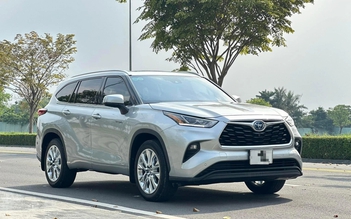 Toyota Highlander nhập từ Mỹ dùng 4 năm, bán giá cao hơn xe sang
