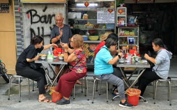 Quán chay gần chùa Vĩnh Nghiêm tồn tại gần nửa thế kỷ: Ông chủ... lạ đời