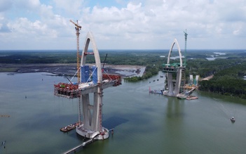 TP.HCM: Căng bó cáp dây văng cây cầu vượt nhịp sông lớn nhất của châu Á