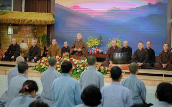 Vu lan 2025: Mạng xã hội có làm chữ hiếu phai nhạt?