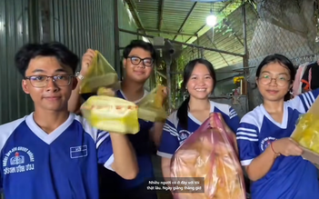 Góp quà 2.9 nấu mì tặng người nghèo, nhóm học sinh nhận 'mưa' lời khen