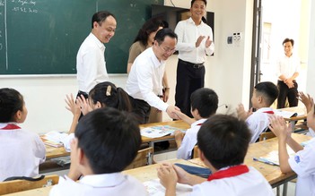 Xã đảo duy nhất của thủ đô mong muốn học sinh THPT không phải 'băng sông' đi học