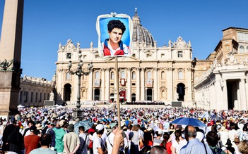 Thiếu niên mê lập trình trở thành vị thánh đầu tiên thuộc thế hệ Y