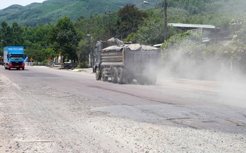 Bụi đất bủa vây người dân ven Quốc lộ 1