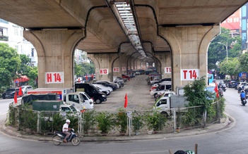 Cảnh trái ngược tại các bãi xe gầm cầu ở Hà Nội sau lệnh 'xóa sổ'
