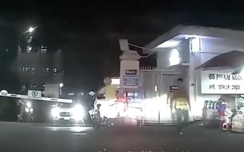 Khoảnh khắc CSGT mở đường đưa thai phụ vỡ ối đi sinh nhận 'triệu tim'