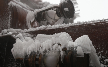 Không khí lạnh khiến 18 tỉnh chuyển rét, vùng núi đề phòng băng giá