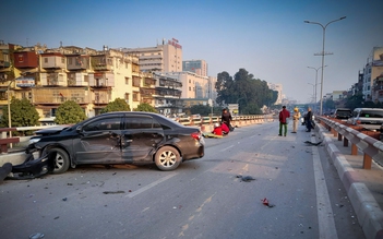 Nữ tài xế ô tô gây tai nạn liên hoàn trên cầu vượt, 1 người tử vong