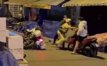 CSGT TP.HCM xác minh clip 2 người đàn ông chống đối lực lượng làm nhiệm vụ