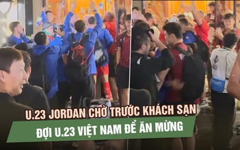 U.23 Jordan sang khách sạn U.23 Việt Nam ăn mừng, HLV Kim cười bẽn lẽn