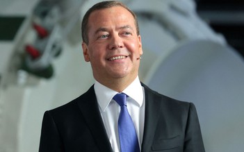 Ông Medvedev mỉa mai: Greenland có thể gia nhập Nga nếu ông Trump chậm chân