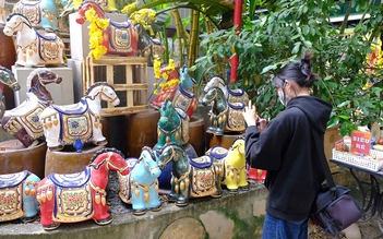 Người trẻ 'săn' ký ức đón Tết Bính Ngọ