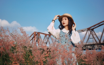 Nhà thiết kế livestream bán hàng thời trang