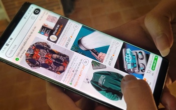 Nhiều khách hàng ngã ngửa khi giá hàng hóa trên sàn còn đắt hơn ngoài shop