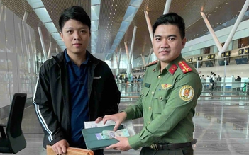 Công an Tân Sơn Nhất trả tài sản hơn 1 tỉ đồng cho khách bỏ quên
