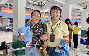 Công ty PouYuen: Cả ngàn công nhân sắm tết 'thả ga', mã giảm giá đến 50%