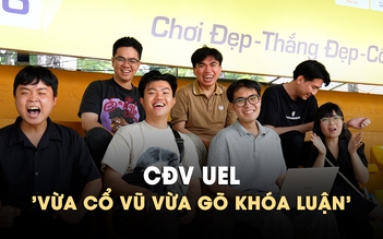 CĐV UEL 'vừa cổ vũ bóng đá vừa gõ khóa luận'