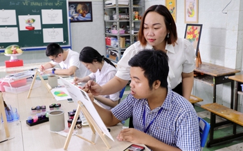 Lớp vẽ '3 trong 1' cho trẻ khuyết tật ở TP.HCM