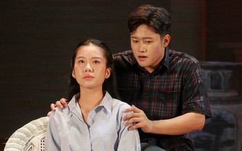 'Cuốn truyện bị đốt' - tàn tro hồi sinh ký ức Trường Sơn