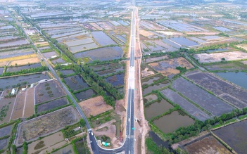 Cao tốc Cần Thơ Cà Mau thông xe, tài xế phấn khởi giảm áp lực