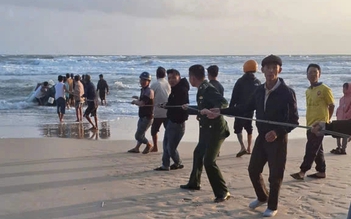 Quảng Trị: Sóng đánh chìm ghe, 1 ngư dân mất tích