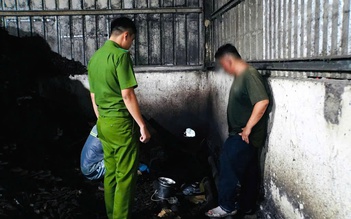 Nước thải đen ngòm, ô nhiễm lén lút xả thẳng ra sông Vàm Cỏ Tây