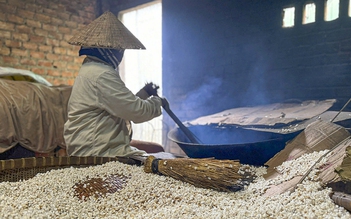 Giữ hương tết xưa: Làng bánh nổ giữ vị tết qua những nhịp búa