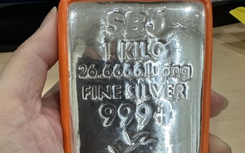 Giá bạc chính thức vượt 100 triệu đồng/kg
