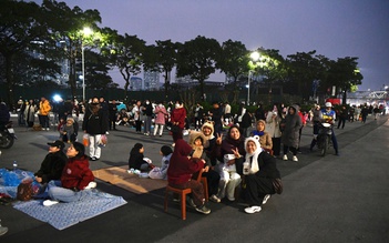  Người dân hẹn nhau đi xem 'concert pháo hoa quốc gia'