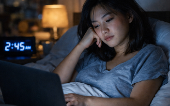 Bác sĩ lý giải vì sao ngủ ngày vẫn không thể bù lại thời gian thức đêm?