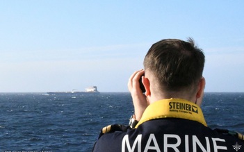 Hải quân Pháp chặn bắt tàu chở dầu từ Nga