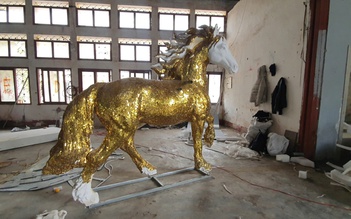 Tượng ngựa 'vàng chói' được đấu giá 70 triệu đồng: Câu chuyện ấm lòng phía sau