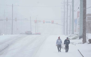 Nước Mỹ oằn mình trong bão tuyết