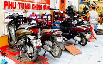 Xe máy thường hoạt động trong điều kiện kẹt xe, vì sao nên thay dầu sớm hơn?