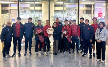 Thủ môn Trung Kiên và các thành viên còn lại của U.23 Việt Nam về nước muộn