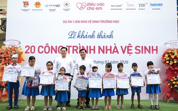 Trao học bổng, khánh thành 20 nhà vệ sinh cho học sinh Quảng Ngãi: Chung tay vì tương lai