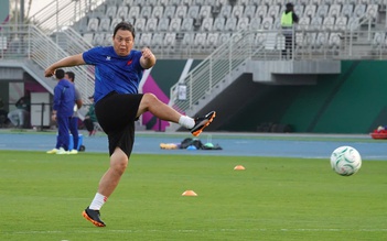 Báo Hàn Quốc ca ngợi 'phù thủy luân lưu' đứng sau cú đổ người xuất thần của thủ môn Cao Văn Bình