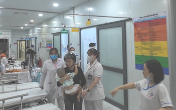 CSGT Tân Sơn Nhất hỗ trợ kịp thời cứu bé trai 2 tuổi bị hóc dị vật