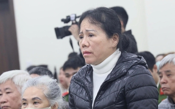 Cựu giám đốc bệnh viện nói chỉ nhận quà, tòa hỏi 'quà gì mà hơn 1 tỉ'