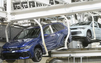 Doanh số ô tô hybrid lần đầu tiên vượt xe xăng, xe điện chiếm 30% thị phần