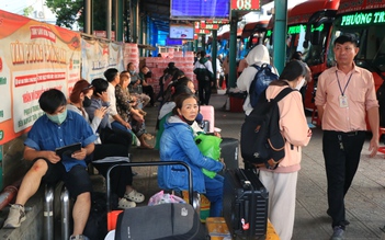 Ngày cuối kỳ nghỉ Tết Dương lịch, vì sao nhiều người mới bắt đầu về miền Tây?