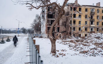 Từ cuộc cách mạng chính trị Mỹ đến mặt trận thứ hai của Nga