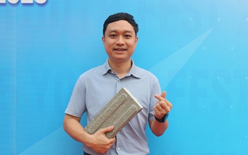 Trở thành phó giáo sư năm 34 tuổi