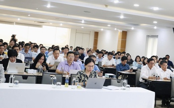 Tiến sĩ phải ra doanh nghiệp làm việc hoặc tu nghiệp nước ngoài sau mỗi 5 năm