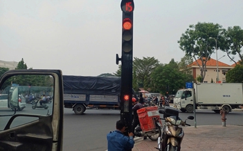 Đèn giao thông 'nhảy số', tắt đột ngột tại giao lộ ở TP.HCM: Người đi đường thót tim