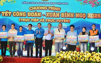 Công nhân TP.HCM được nhận vé máy bay, tàu xe và quà hôm nay