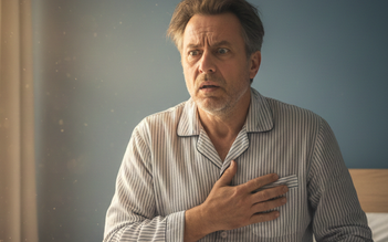 Ngủ dậy thấy tim đập nhanh: Phản ứng bình thường hay dấu hiệu bệnh tim?